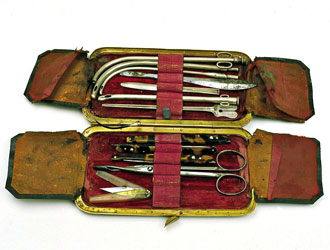 Trousse di ferri chirurgici per il medico condotto