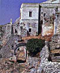 L'antico castello di Pietrapertosa, sul Monte Cognato